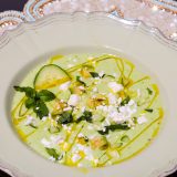 Sopa Feta de Pepino Gelada