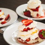 Keto-Erdbeer-Shortcakes