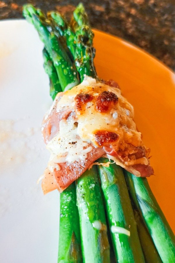 Prosciutto Wrapped Asparagus with Cheese